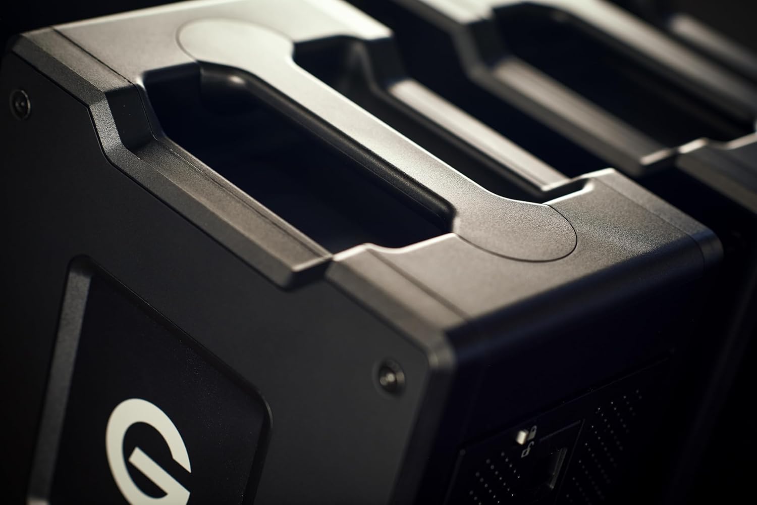 SanDisk Professional 48TB G-RAID Shuttle 4 - Enterprise-Class 4-Bay External Hard Drive, Thunderbolt 3 and USB-C, Transportable, Hardware RAID - SDPH34H-048T-NBAAB - Image 6