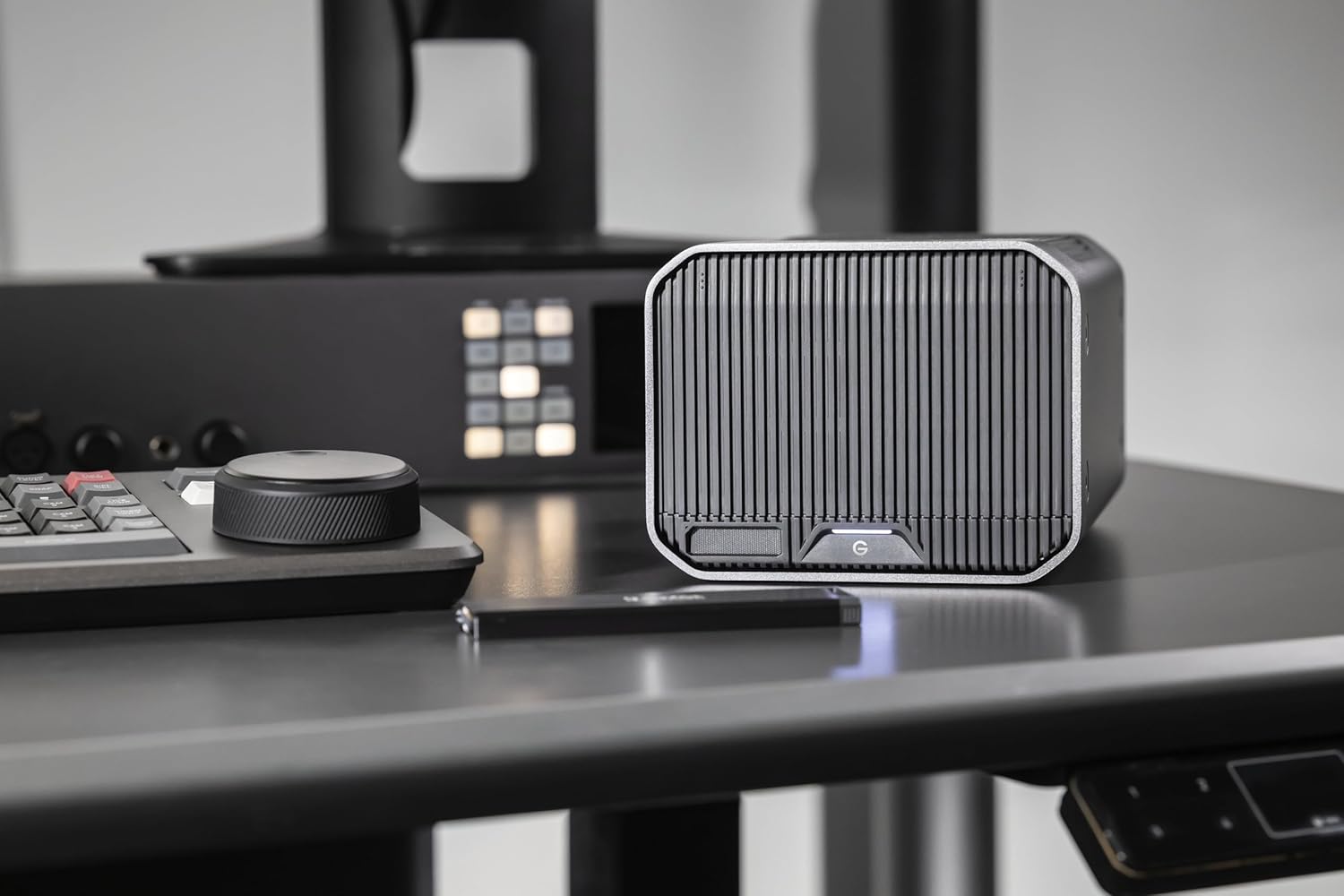 SanDisk Professional 52TB G-RAID Project 2 - External Hard Drive HDD, Thunderbolt 3, USB (10Gbps), 7200RPM Ultrastar Hard Drive, Up to 540MB/s Read - SDPHK2H-052T-NBAAD - Image 5